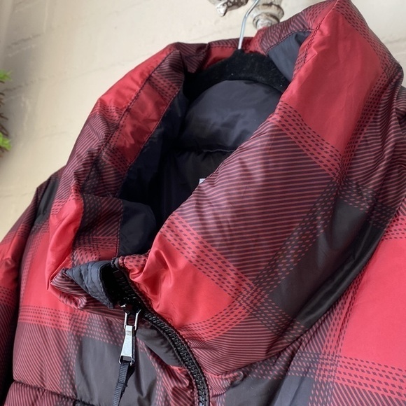 Old Navy coat  Women’s Short Puffer Buffalo Plaid Red and Black Jacket - Picture 7 of 9